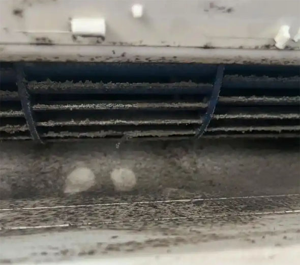 兴宾空调吹的风有股烧焦味是怎么回事